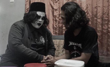 Potret Perayaan Lebaran ala Black Metal dan Punk yang bikin cengar cengir